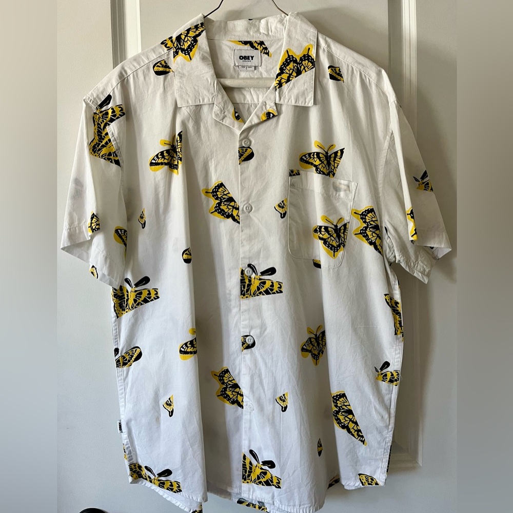 Men’s Large s/sObey Butterfly Buttondown Shirt.100%Cotton.Gently worn-well kept